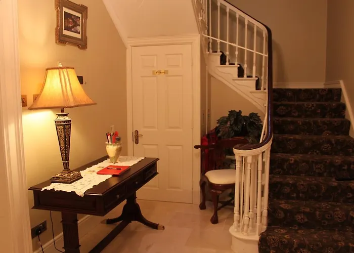 לינה וארוחת בוקר Emmet House