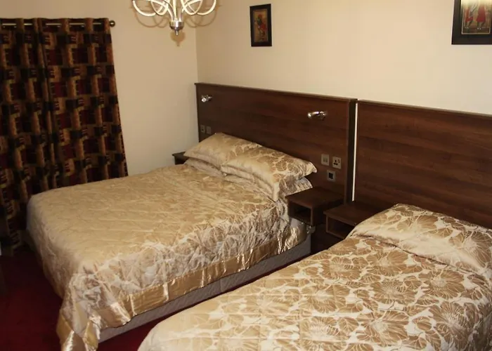 Emmet House 3*