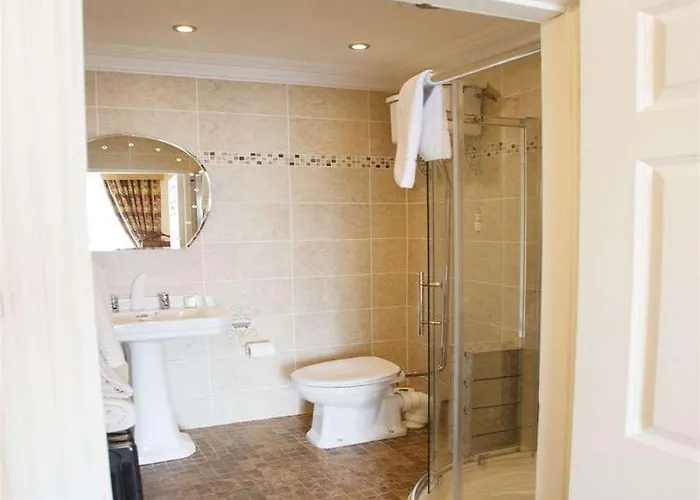 Emmet House 3*