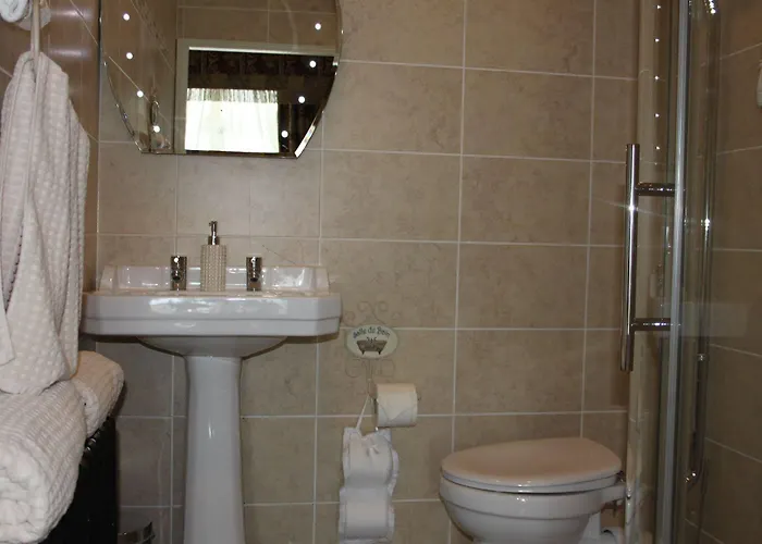 Emmet House 3*