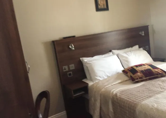 לינה וארוחת בוקר Emmet House