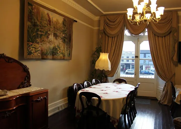 לינה וארוחת בוקר Emmet House 3*