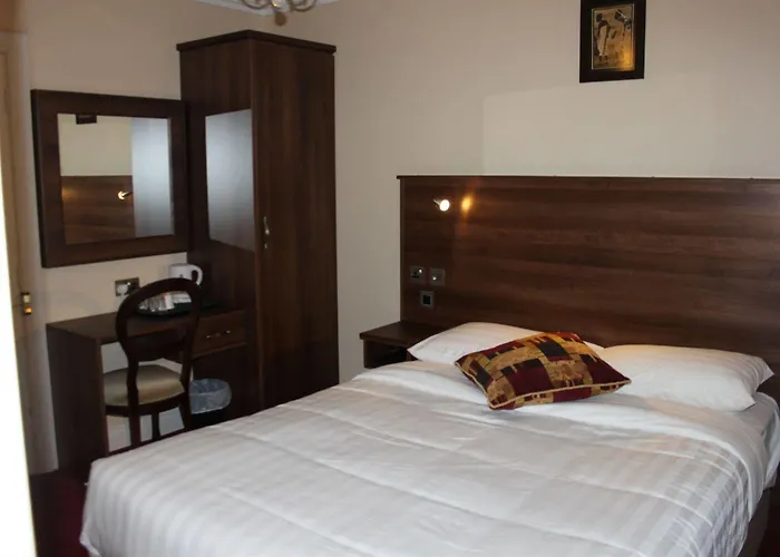 Emmet House 3*