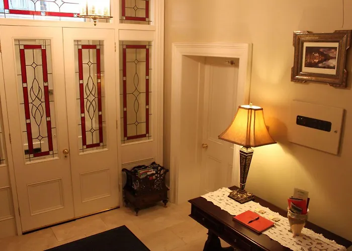 לינה וארוחת בוקר Emmet House